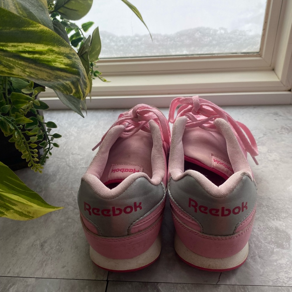 Girls Reebok shoes - Picture 2 of 4